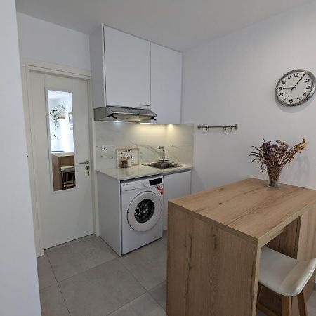 Modern & Cozy Studio W/ Backyard Near City Center Лимасол Экстерьер фото