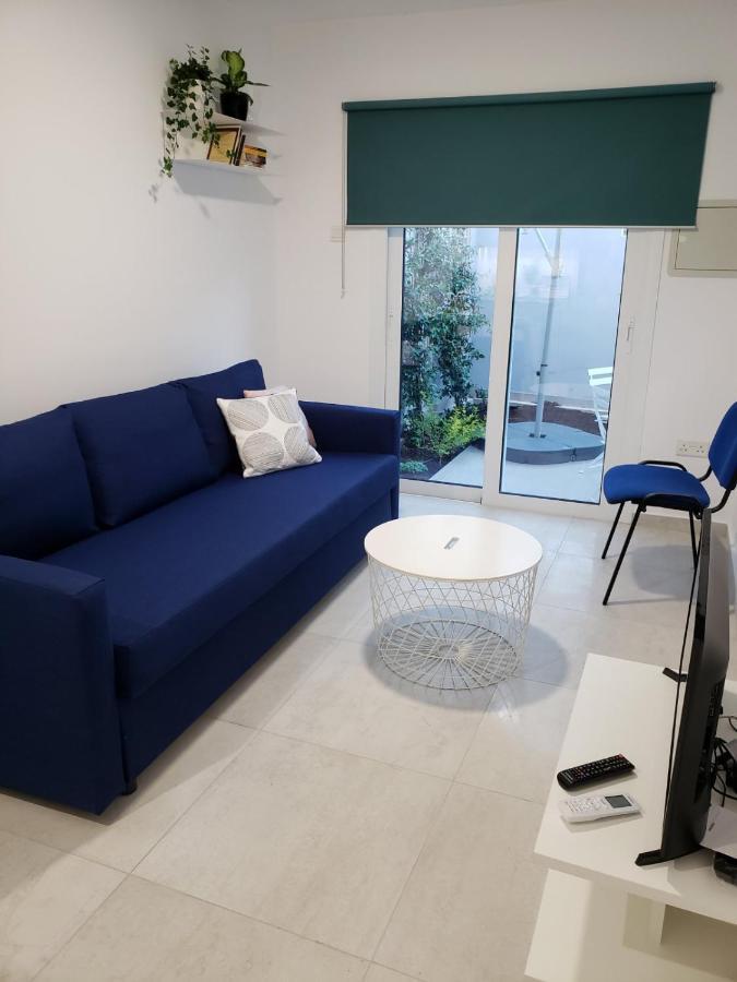 Modern & Cozy Studio W/ Backyard Near City Center Лимасол Экстерьер фото