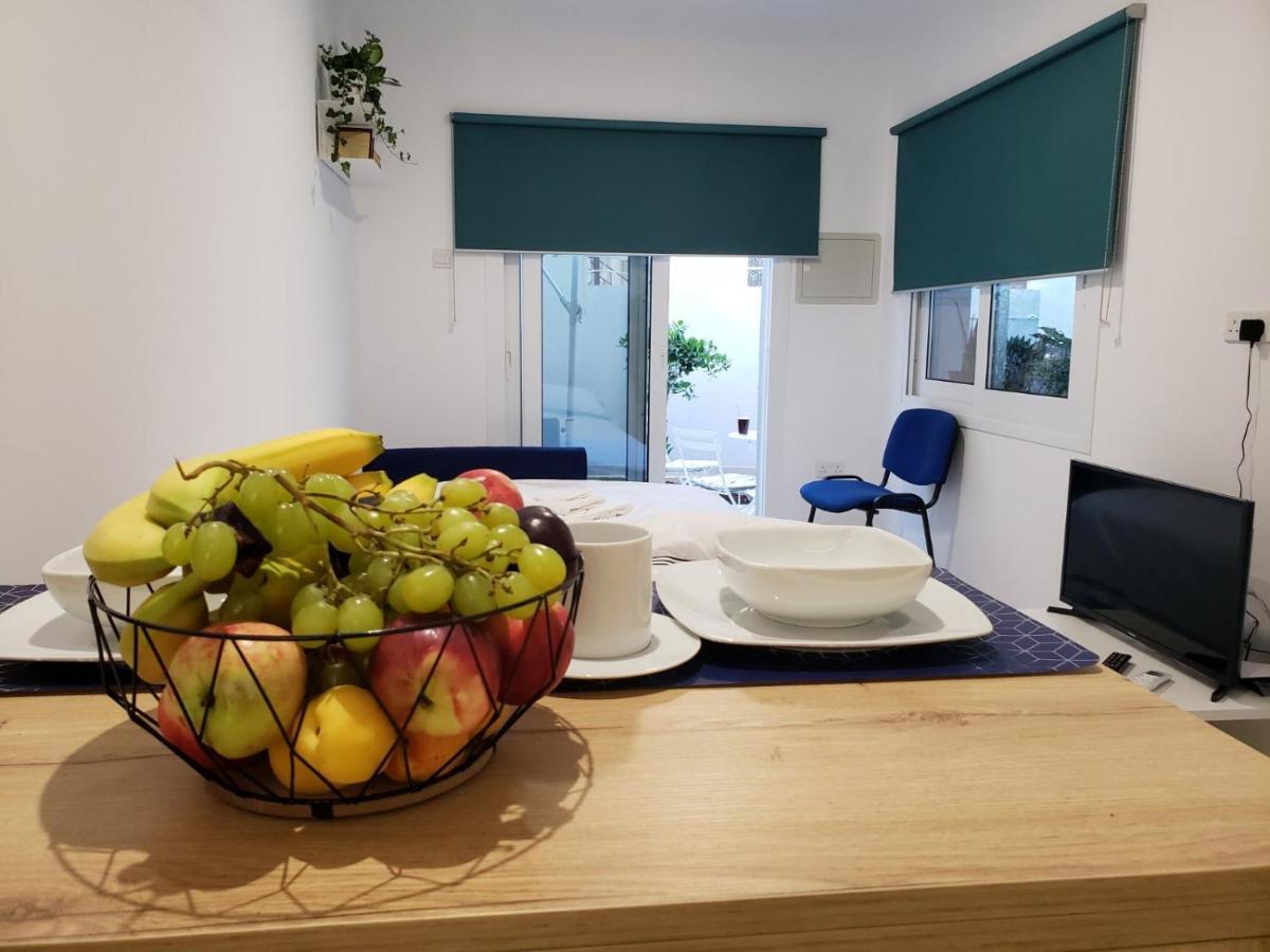 Modern & Cozy Studio W/ Backyard Near City Center Лимасол Экстерьер фото