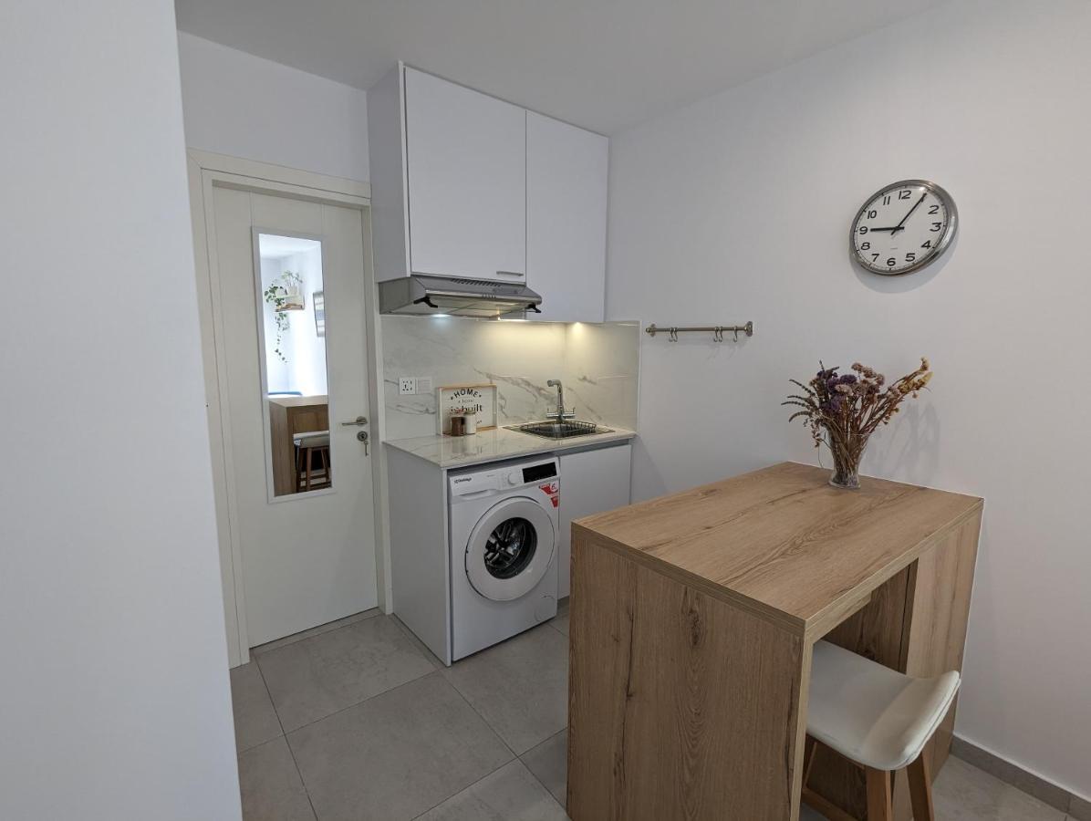 Modern & Cozy Studio W/ Backyard Near City Center Лимасол Экстерьер фото